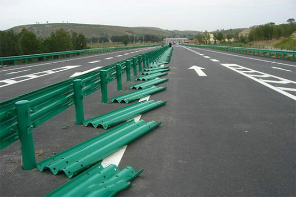 双鸭山波形护栏的维护与管理确保道路安全的关键步骤
