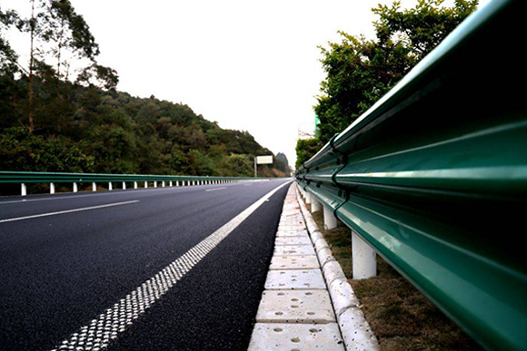 双鸭山高速公路护栏的常用类型