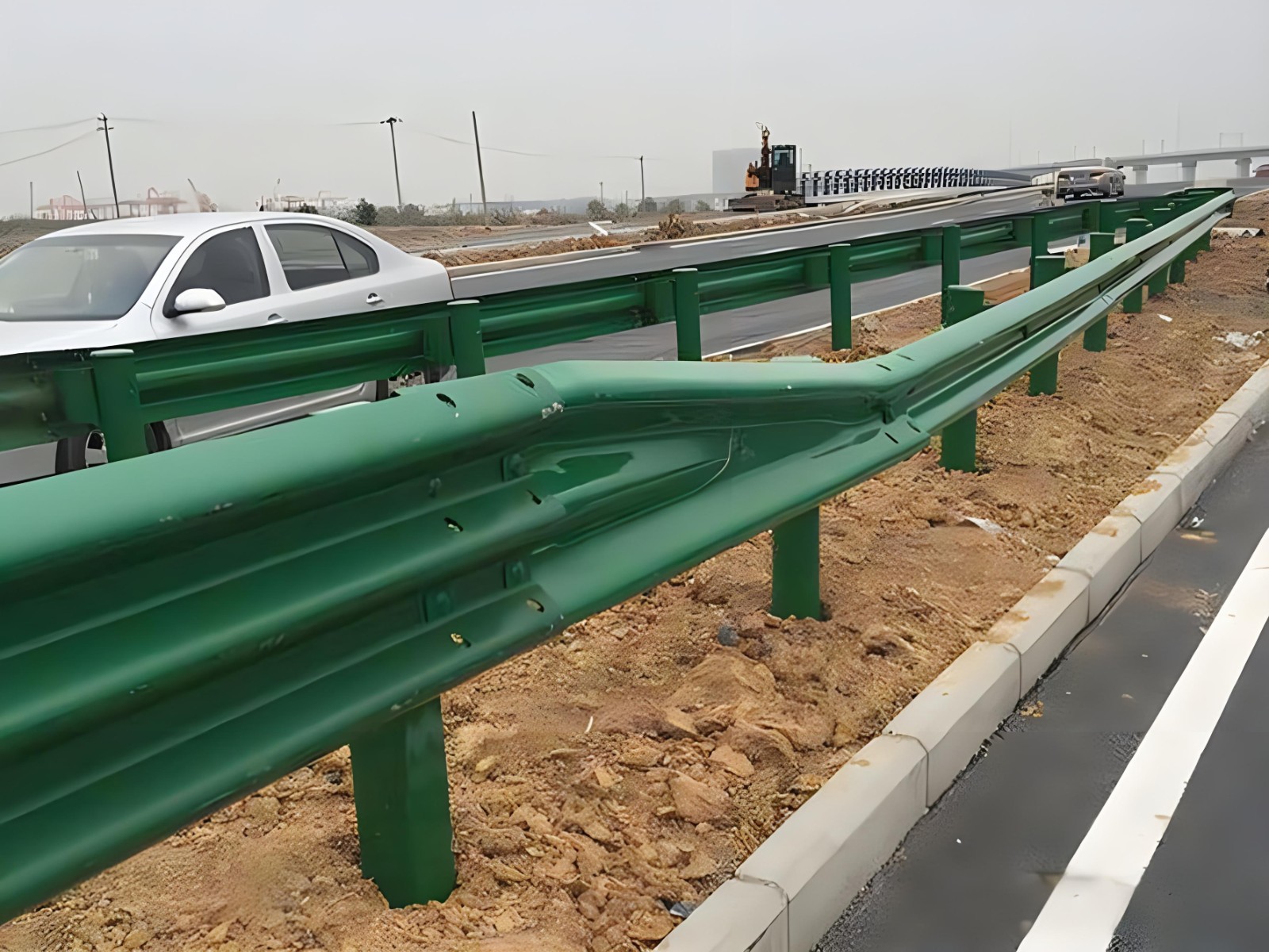双鸭山高速波形护栏板日常维护方案确保道路安全新举措
