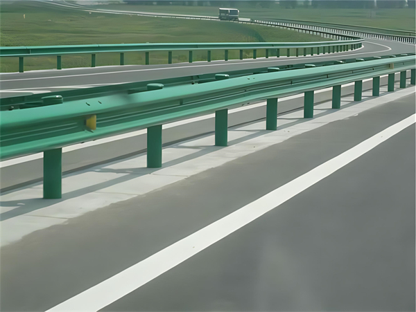 双鸭山高速护栏板守护安全广泛应用于多个行业